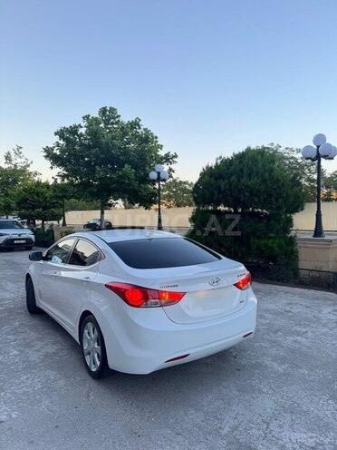 Hyundai Elantra-7