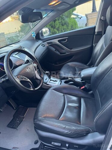 Hyundai Elantra-9
