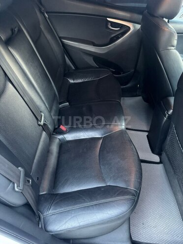 Hyundai Elantra-10