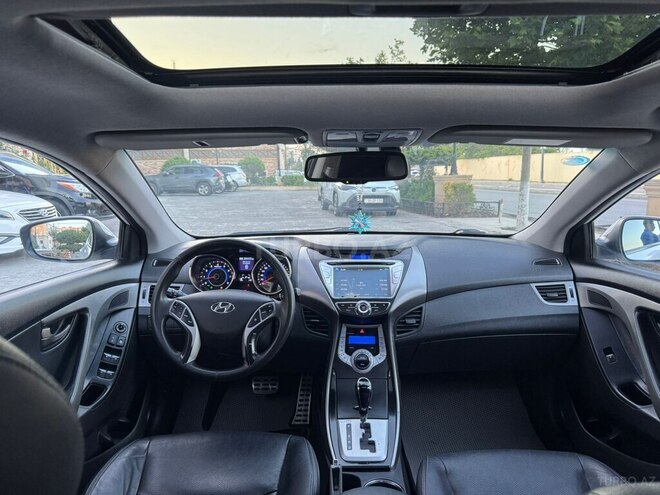 Hyundai Elantra-8