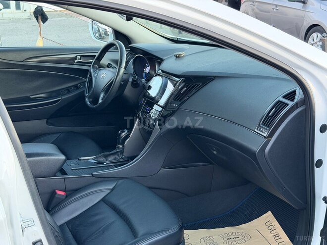 Hyundai Sonata-14