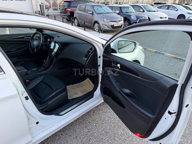 Hyundai Sonata-16
