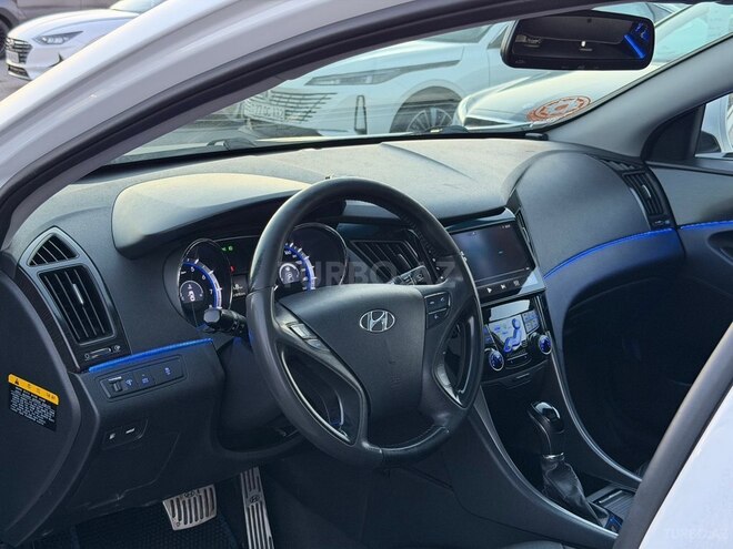 Hyundai Sonata-12