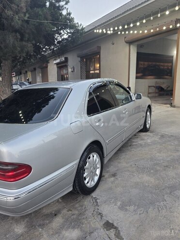 Mercedes E 240-4