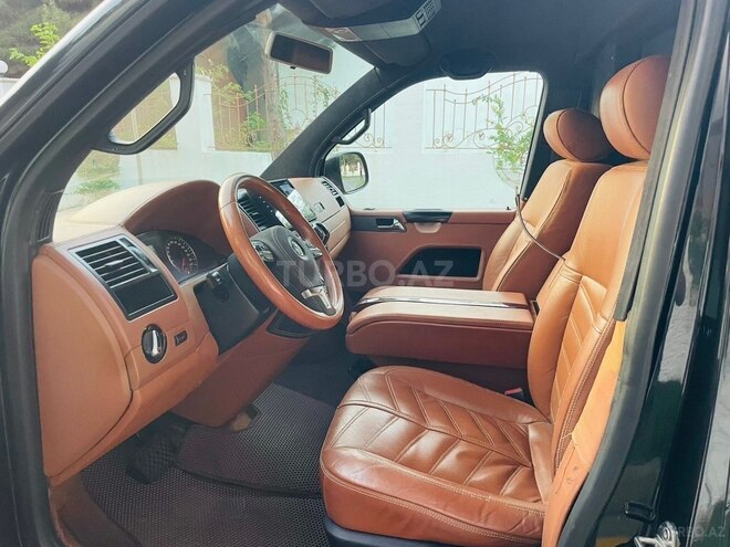 Volkswagen Caravelle-6