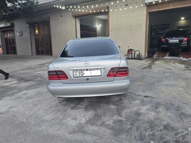 Mercedes E 240-5