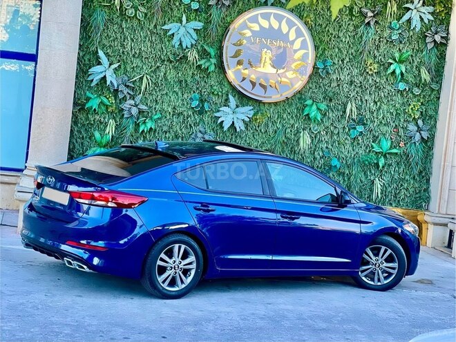 Hyundai Elantra-11