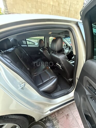 Chevrolet Cruze-10