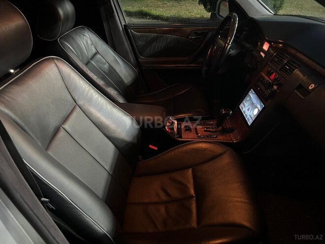 Mercedes E 270-7