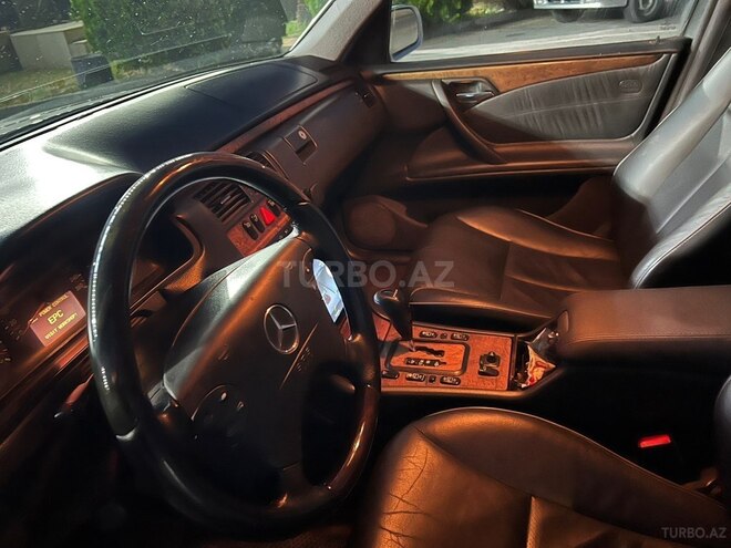 Mercedes E 270-5