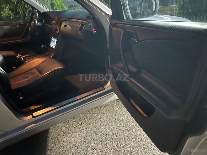 Mercedes E 270-6