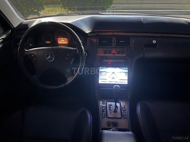 Mercedes E 270-10