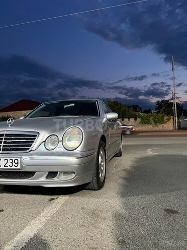 Mercedes E 270-20