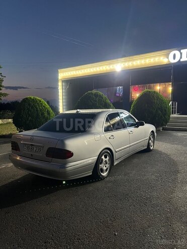 Mercedes E 270-18