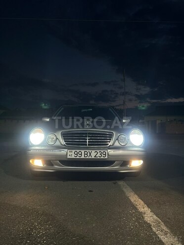 Mercedes E 270-21
