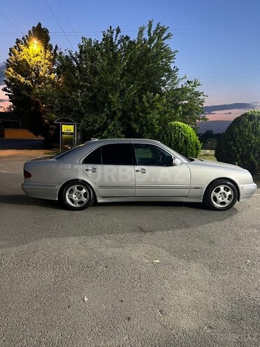 Mercedes E 270-16