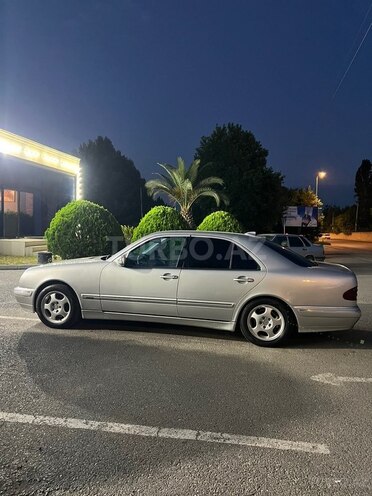 Mercedes E 270-13