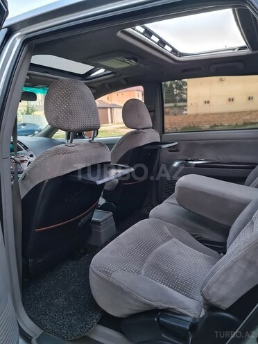 Mitsubishi Grandis-11