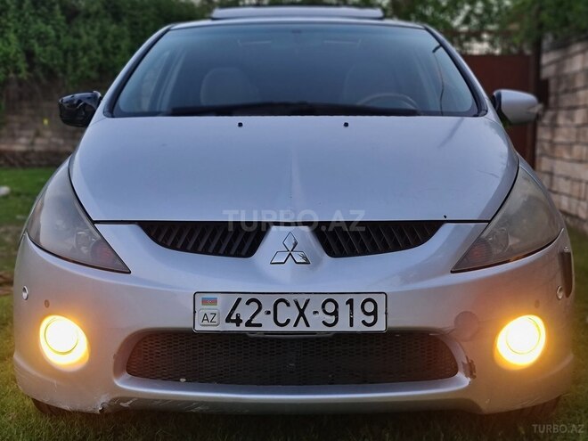 Mitsubishi Grandis-7