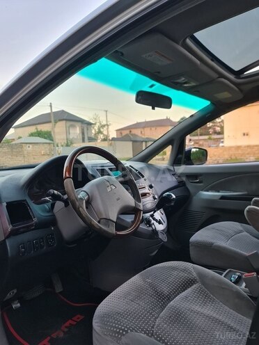 Mitsubishi Grandis-8