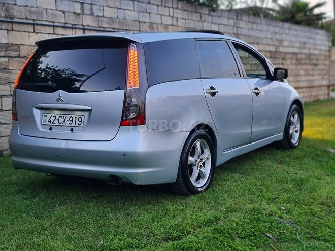 Mitsubishi Grandis-5