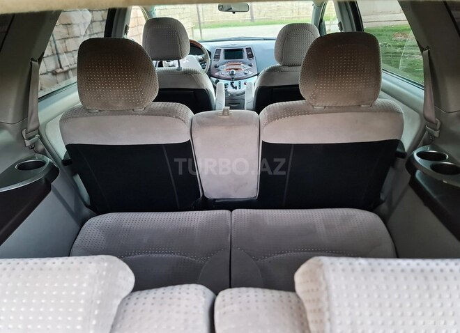 Mitsubishi Grandis-16