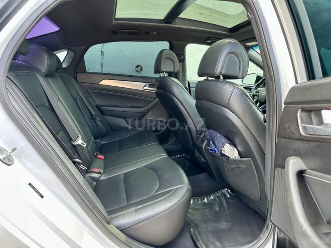 Hyundai Sonata-14