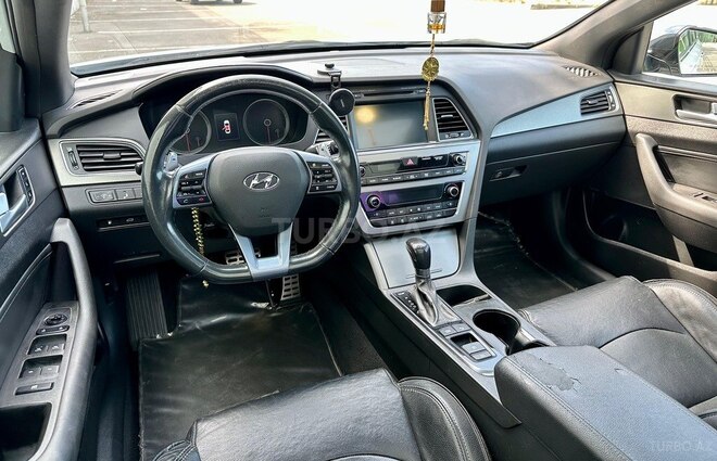 Hyundai Sonata-12