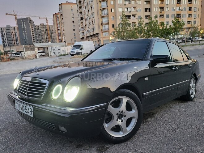 Mercedes E 280-1