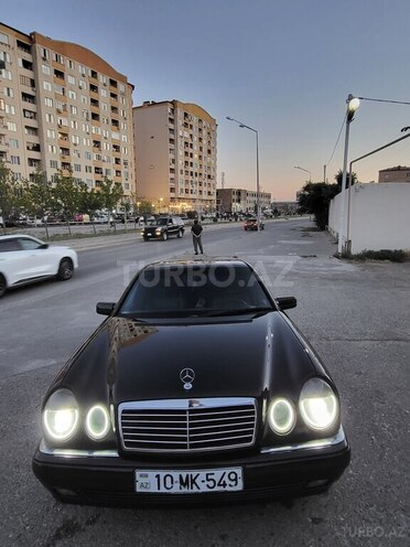Mercedes E 280-8