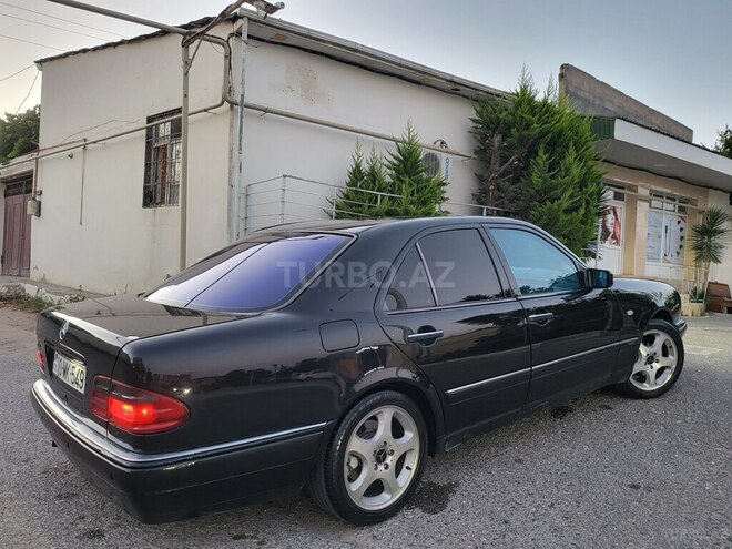 Mercedes E 280-10