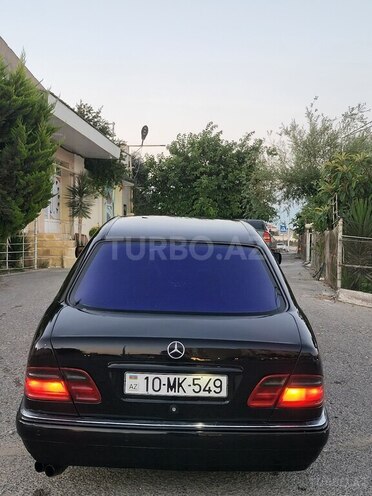 Mercedes E 280-13