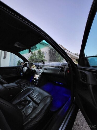 Mercedes E 280-17