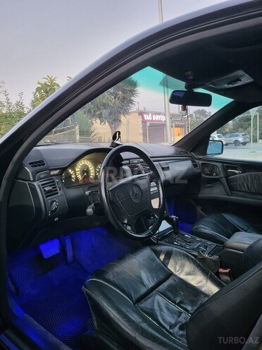 Mercedes E 280-21