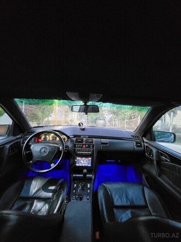 Mercedes E 280-20