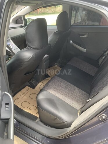Toyota Prius-5