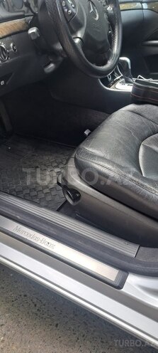 Mercedes E 270-9