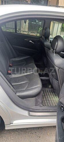 Mercedes E 270-6