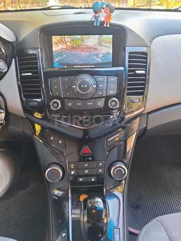 Chevrolet Cruze-12