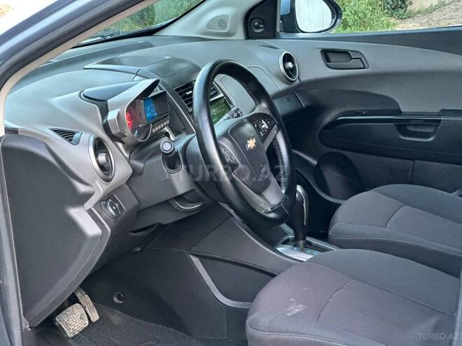 Chevrolet Aveo-13