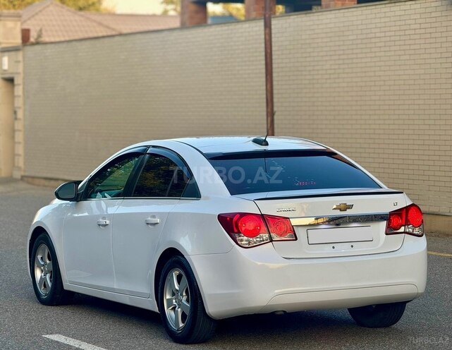 Chevrolet Cruze-12