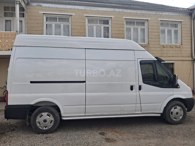 Ford Transit-3