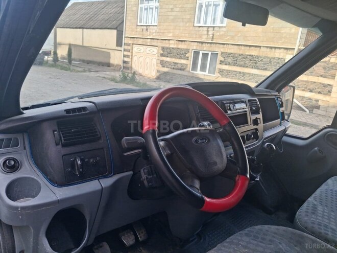 Ford Transit-4