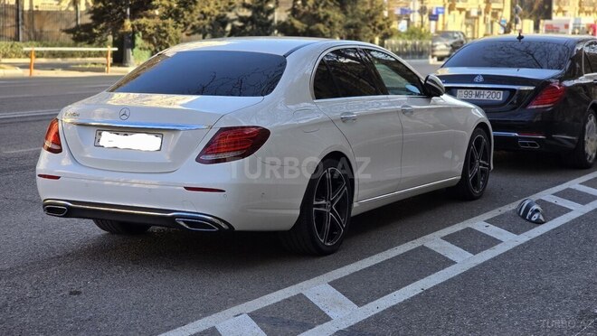 Mercedes E 220 d-2