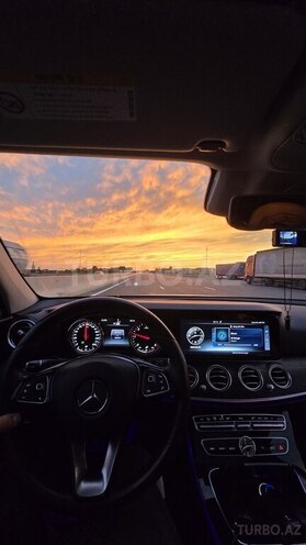 Mercedes E 220 d-6