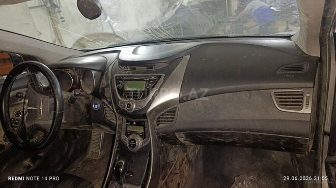 Hyundai Elantra-3