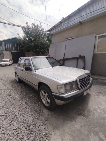 Mercedes 190-1
