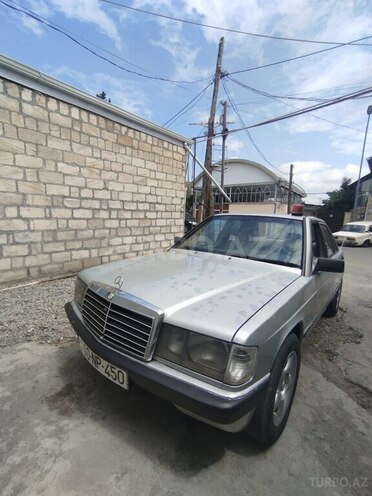 Mercedes 190-2