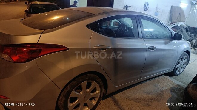 Hyundai Elantra-4