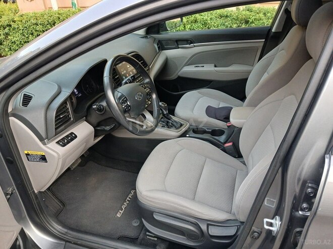Hyundai Elantra-10
